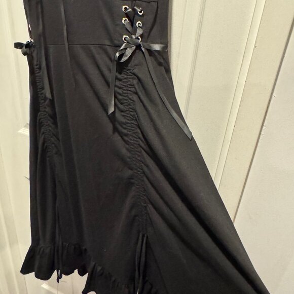 Scarlet Darkness lace up dress - Picture 3 of 7